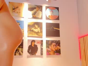 girl
        little_effy18 cam image #2353673
