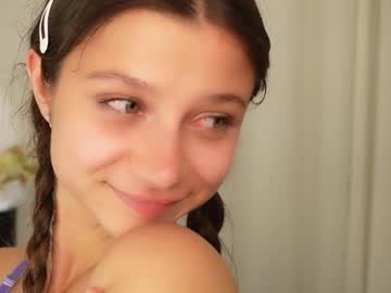 girl
        miarouxie cam image #6892391
