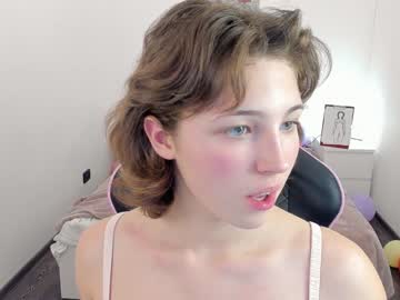 girl
        cherry_lea_ cam image #2595759