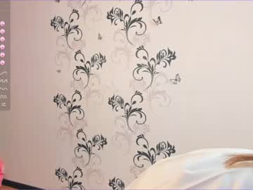 girl
        mila_milka_ cam image #2437463