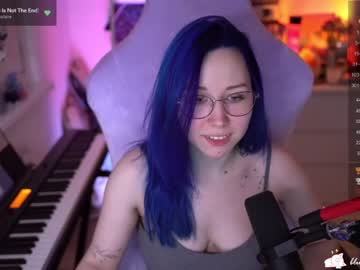 girl
        blue_mooncat cam image #2749441