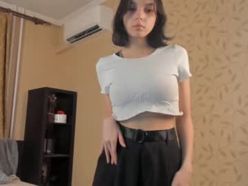 girl
        aimeerogers cam image #1483638