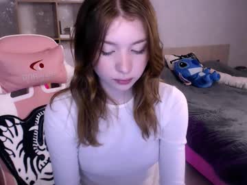 girl
        lower_angel cam image #6576195