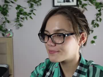 girl
        teresabriggs cam image #2313973
