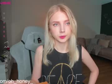 girl
        oh_honey_ cam image #1951554