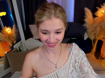 girl
        milablush cam image #2443154