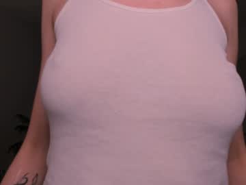 girl
        lauratanguy cam image #5132346