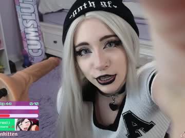 girl
        crimsonkitten cam image #5537379