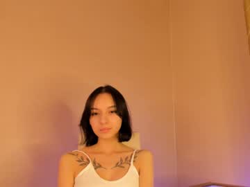 girl
        aimeerogers cam image #1269103