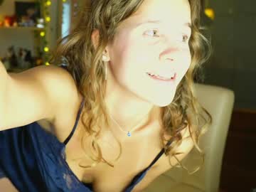 girl
        eli_sun cam image #5180253