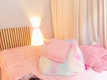 girl
        little_effy18 cam image #2108960