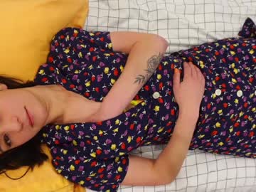 girl
        olive_fox cam image #1442942