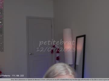 girl
        petitebrat cam image #3012804