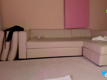 girl
        hollyextra cam image #1750136
