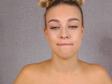 girl
        dana_bananna_ cam image #2196157