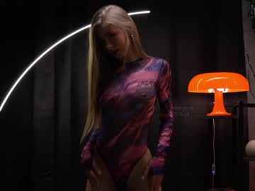 girl
        kateharrise cam image #3777170