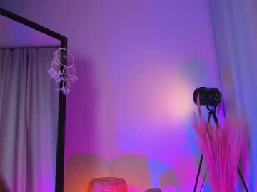 girl
        cassie_palmer cam image #5246383