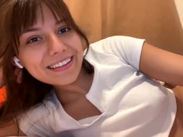 girl
        moonbabey cam image #2728174