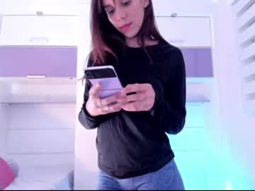 girl
        yourbonie cam image #1364038
