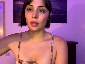 girl
        lunafox07 cam image #6245295