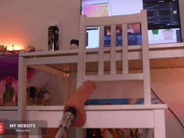girl
        lil_eva cam image #1669995