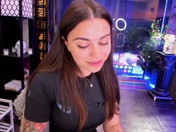 girl
        alma_pearl cam image #1796619