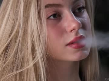 girl
        kateharrise cam image #4186589