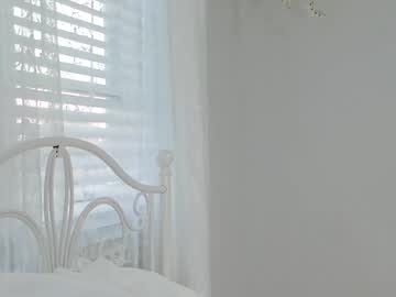 girl
        littlegreekflower cam image #5951693