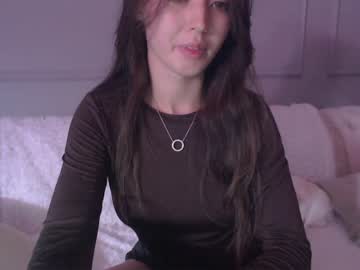 girl
        sarasuo cam image #2408295