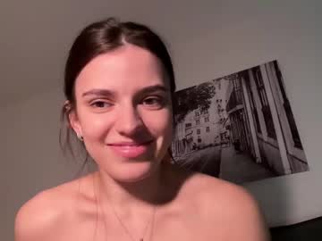 girl
        suzyjames cam image #6572276