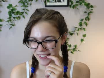 girl
        teresabriggs cam image #2364506