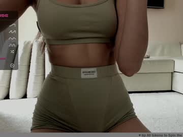 girl
        hollyextra cam image #4583622