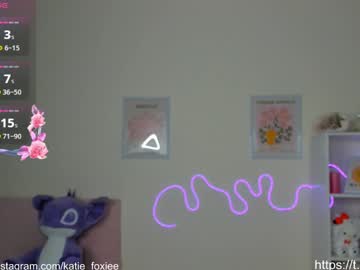 girl
        katiefoxie cam image #5731439