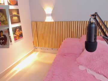 girl
        little_effy18 cam image #2619078