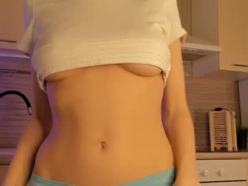 girl
        aimeerogers cam image #1168278