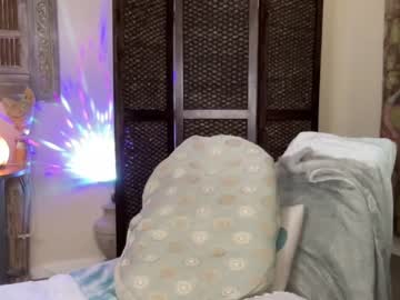girl
        gl1tter_barbie cam image #2020939