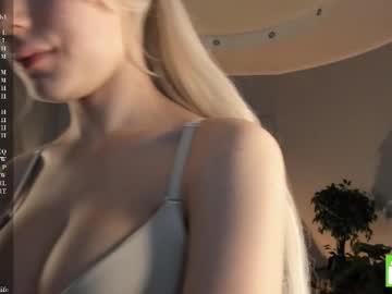 girl
        margarethowell cam image #6157101