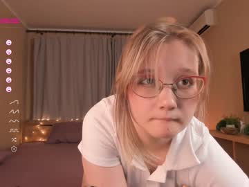 girl
        bettybarnett cam image #1779416