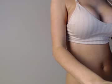 girl
        trixie_taylor cam image #2798133