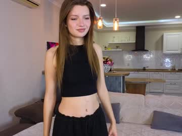 girl
        annisdwight cam image #5302359