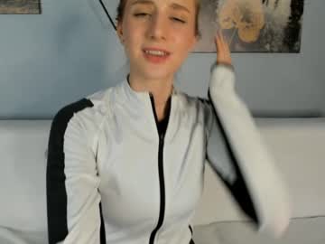 girl
        shewell cam image #6412997