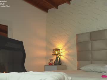 girl
        laura_roldan cam image #3119341