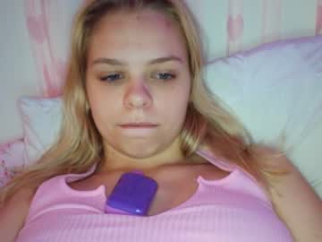 girl
        cindyloulou1 cam image #1082590