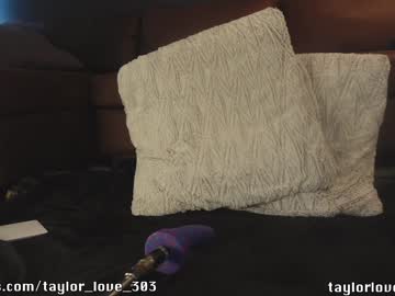 girl
        taylor_love_303 cam image #1955167