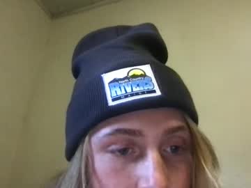 girl
        beaniegee cam image #2861886