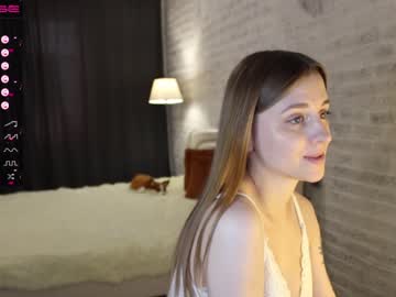 girl
        sophie_burn cam image #1093167