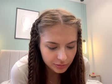 girl
        elisa_moon cam image #4239905