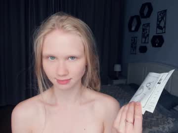 girl
        dexterity_of_love cam image #5060823