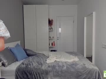 girl
        jennifer_ewans cam image #1855348