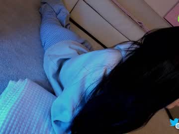 girl
        hollyextra cam image #2538295